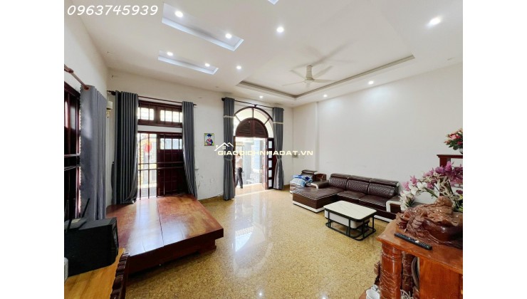 Biệt Thự Đã Hoàn Công 242m2, Ngang 12m, 3 Tầng, Dĩ An, Giá 8.2 Tỷ